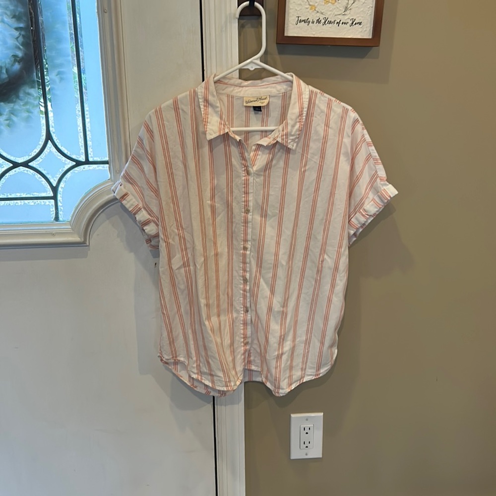 Universal Thread size Large pink and white striped button down short sleeve top